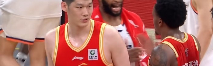 S赛注册-离谱！某记者挖坑提问禁忌问题，卢伟识破陷阱愤怒离场送上眼神杀|上海男篮|王哲林|张镇麟|球队|裁判_新浪体育_新浪新闻