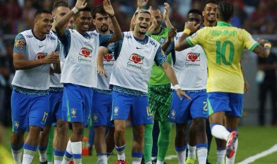 S赛注册-小熊中柱+失点 拉菲尼亚任意球破门 巴西未能连胜